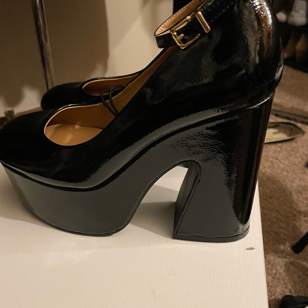 BRAND NEW JESSICA SIMPSON MARY JANE WEDGE. 7.5W